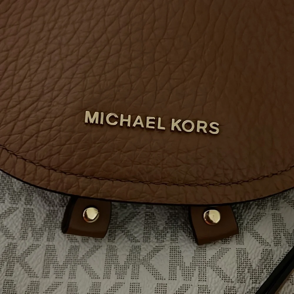 Michael Kors - Picture 2 of 6